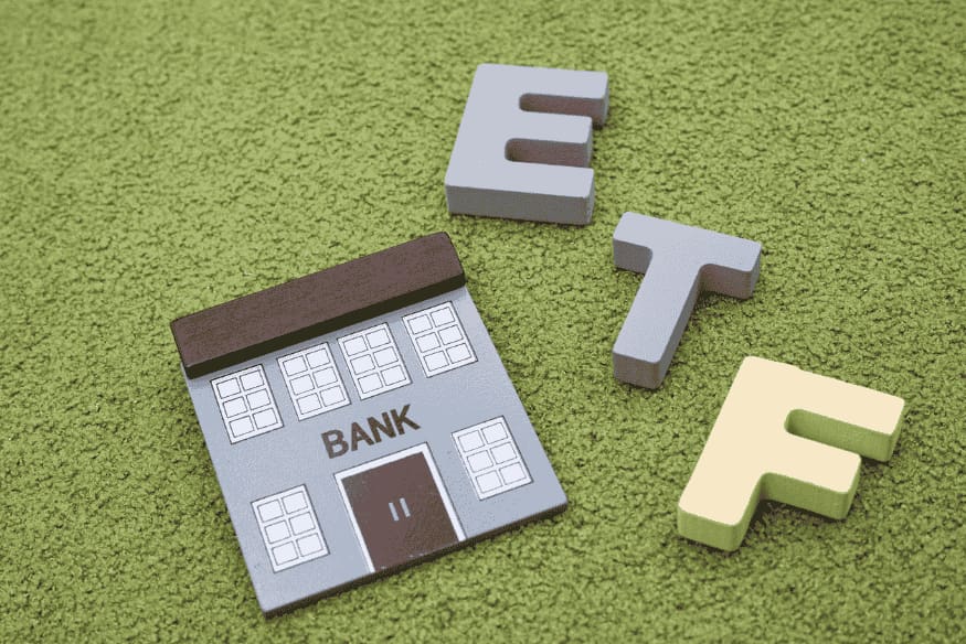 Miniature bank building with ETF letters as a symbol of exchange traded funds, index investing, and beginner-friendly investment choices