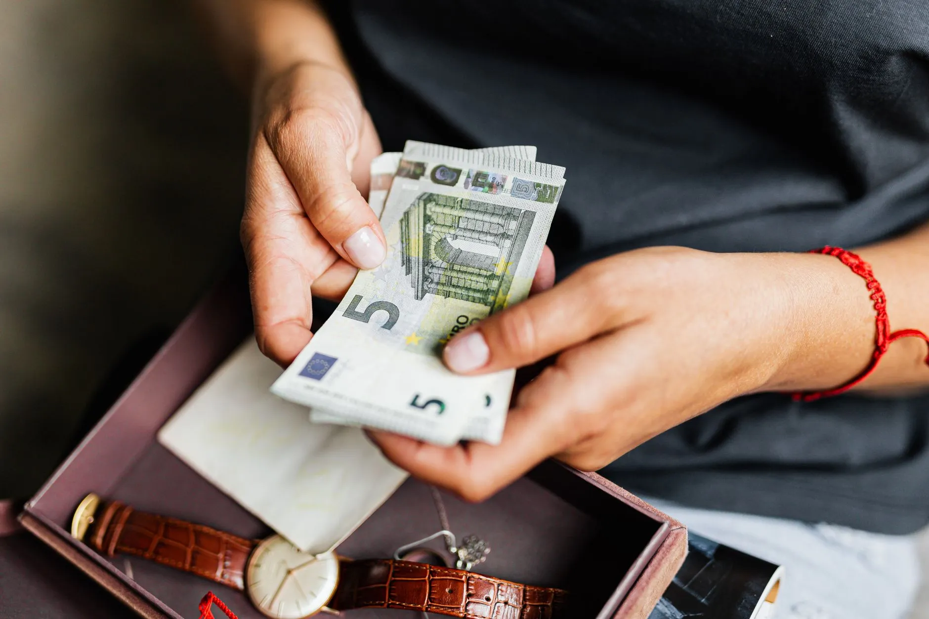 How to Build Wealth in Austria: A Practical Guide to Saving and Investing