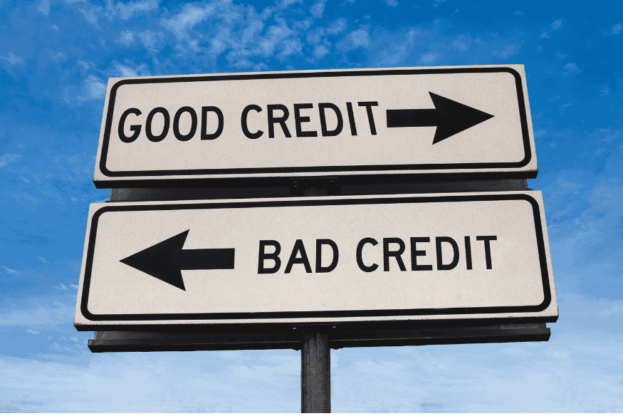 Road signs pointing to good credit and bad credit, illustrating how credit card habits affect your credit score.